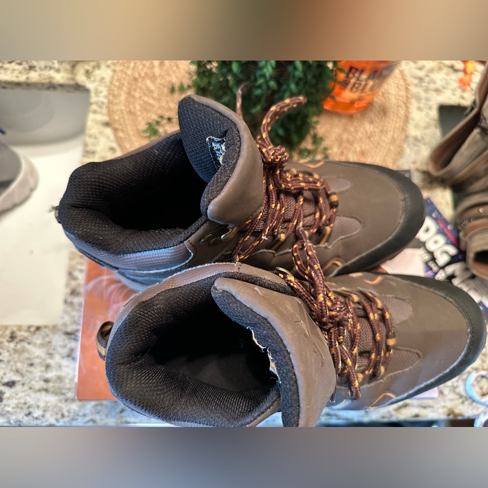 Like new hiking boots